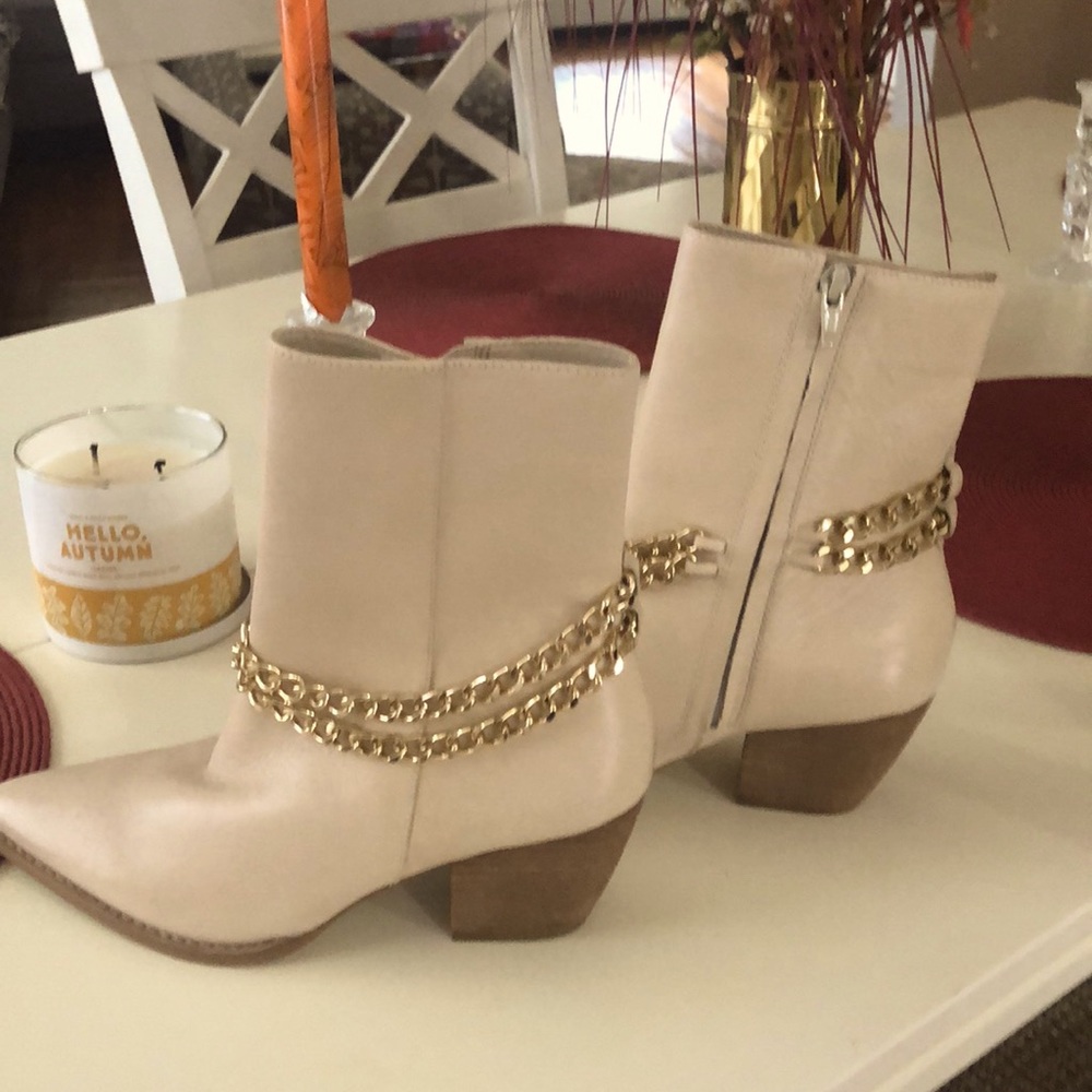 Beige boots